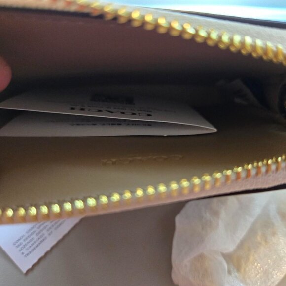 Coach zip card case with Creature Print - Picture 7 of 8